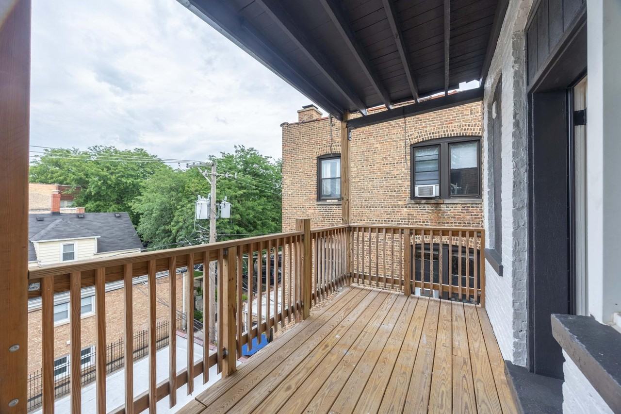 5454 N Paulina St #2 - Photo 6 of 17