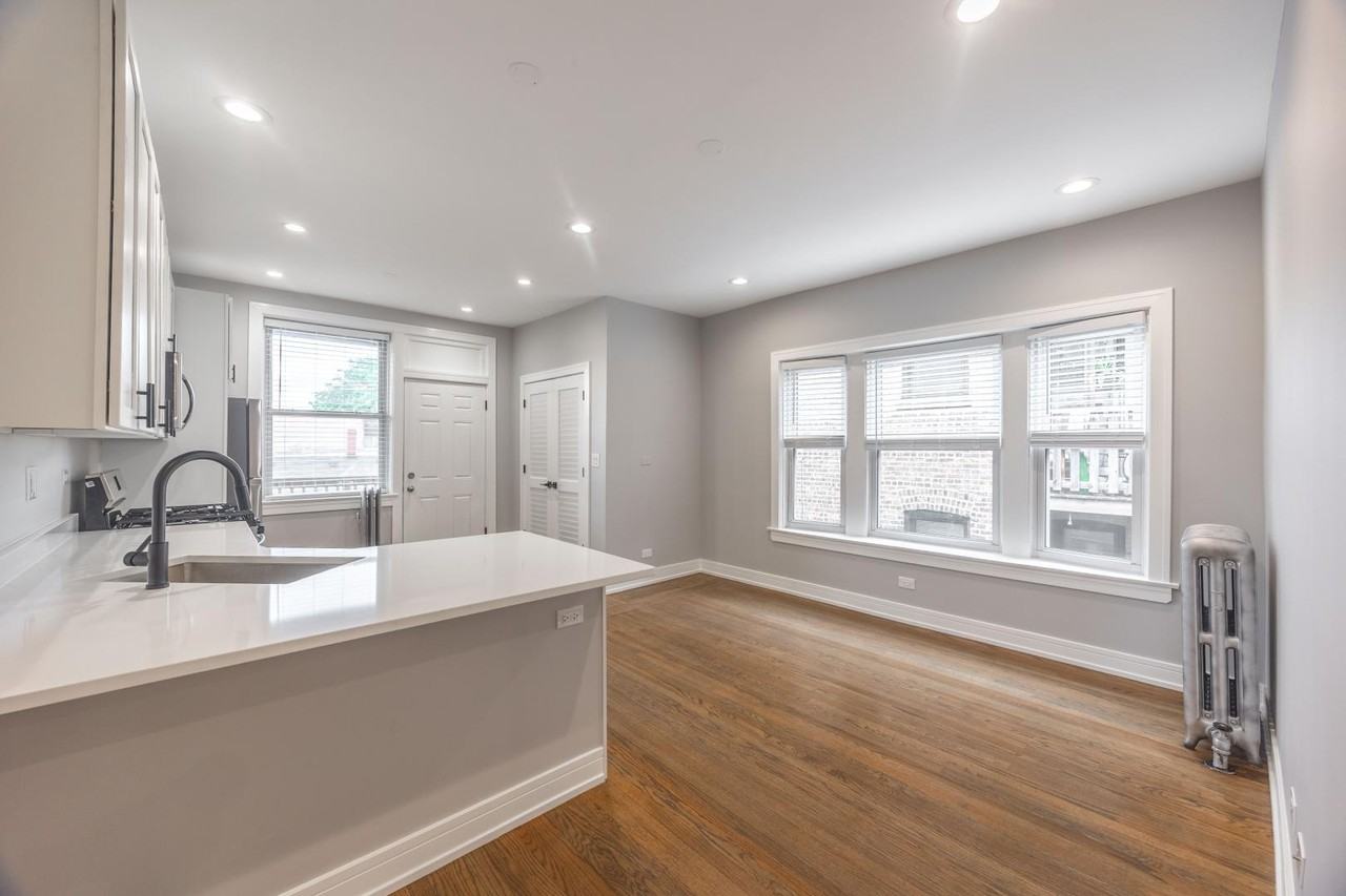5454 N Paulina St #3 - Photo 5 of 18