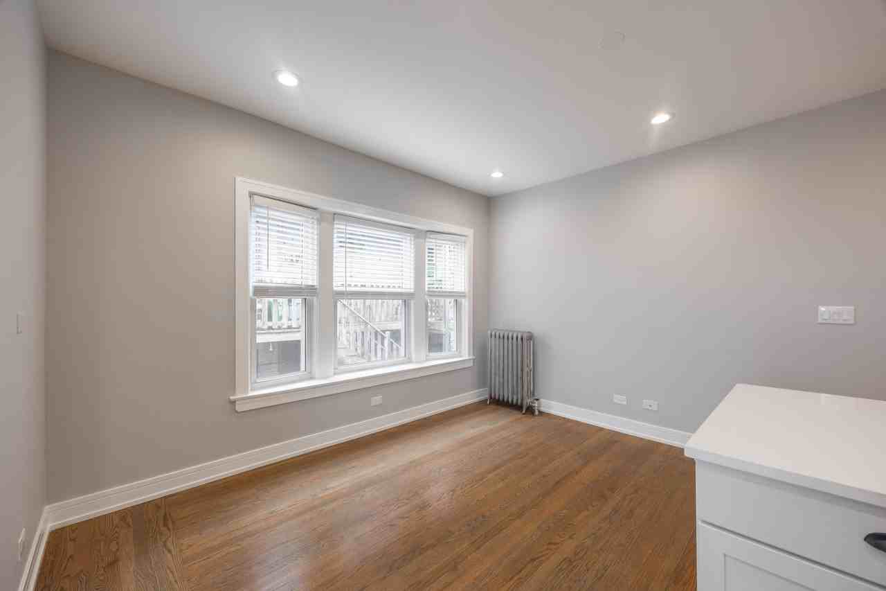 5454 N Paulina St #3 - Photo 6 of 18
