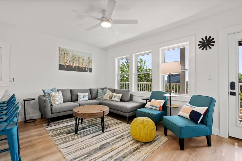 1 Bed / 1 Bath Apartment in Somerville - Photo 2 of 17