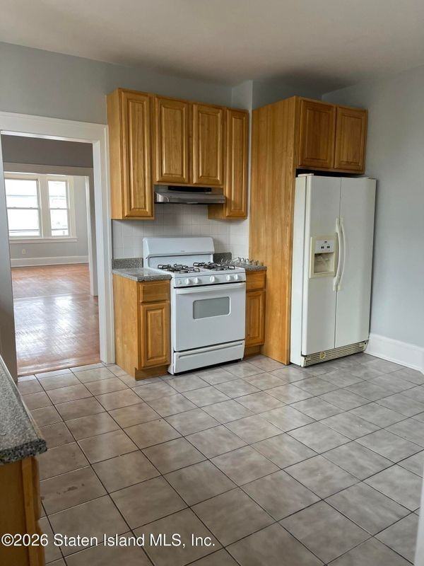 548 Broadway ##2 - Photo 5 of 26