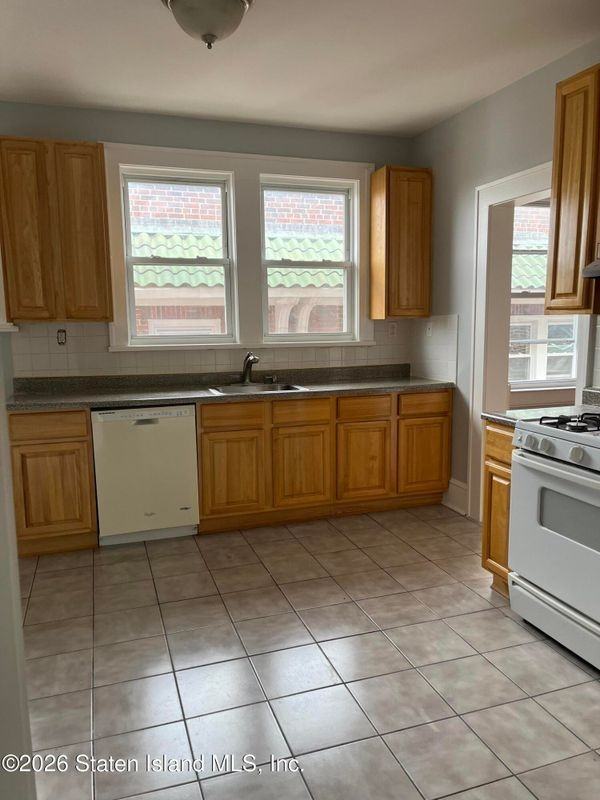 548 Broadway ##2 - Photo 6 of 26