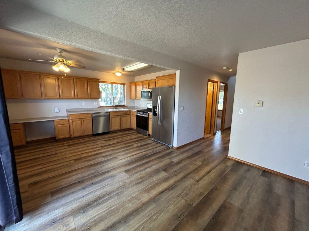 3240 Matthew Ln - Photo 3 of 13