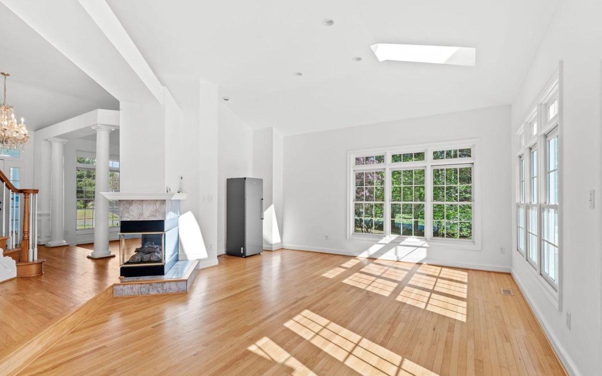 14216 Cervantes Ave - Photo 3 of 50