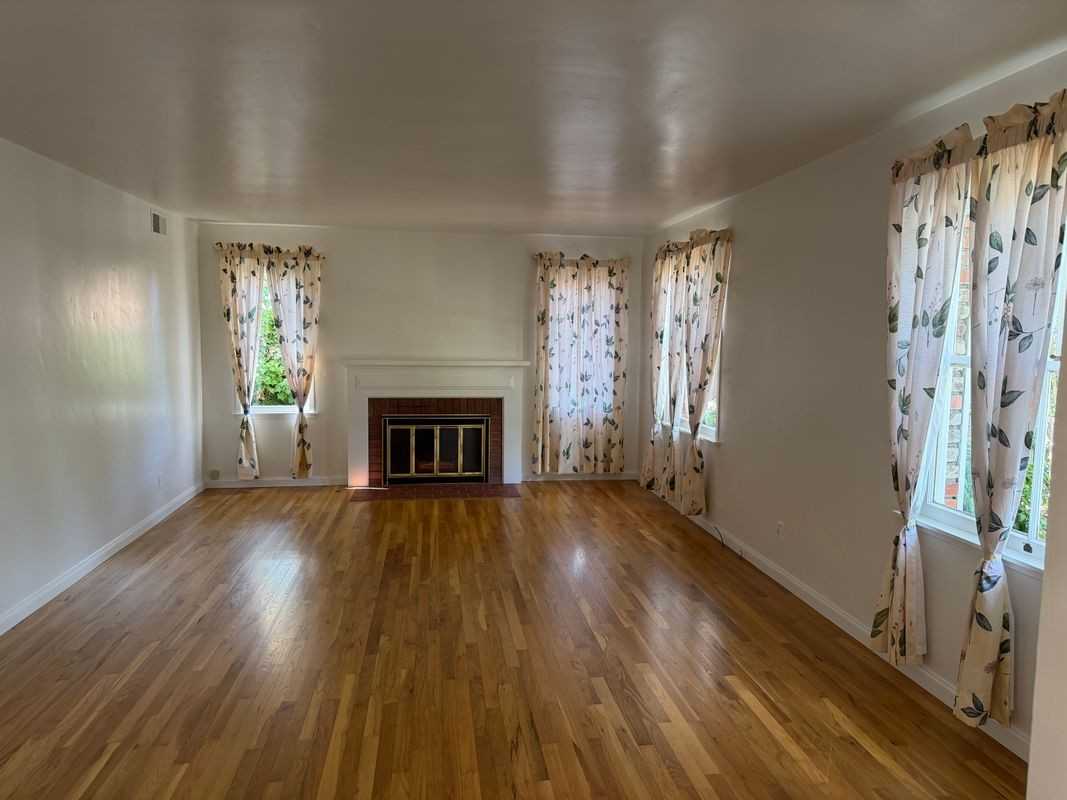25065 Monterey St - Photo 2 of 12