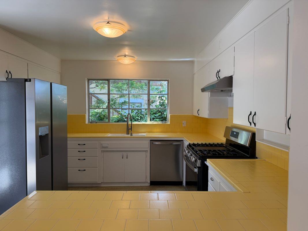 25065 Monterey St - Photo 3 of 12