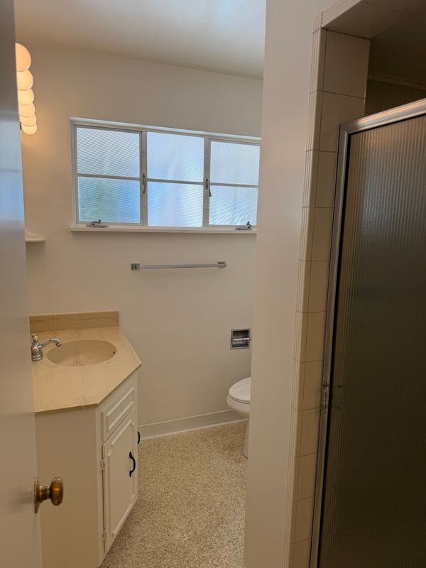 25065 Monterey St - Photo 7 of 12
