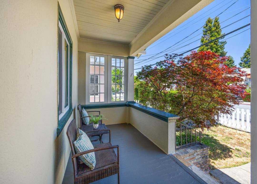 303 Highland Ave - Photo 5 of 24
