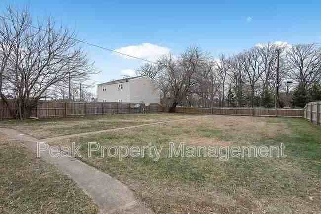 4913 Chamberlayne Ave - Photo 3 of 13