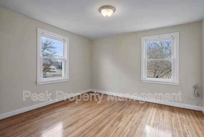 4913 Chamberlayne Ave - Photo 4 of 13
