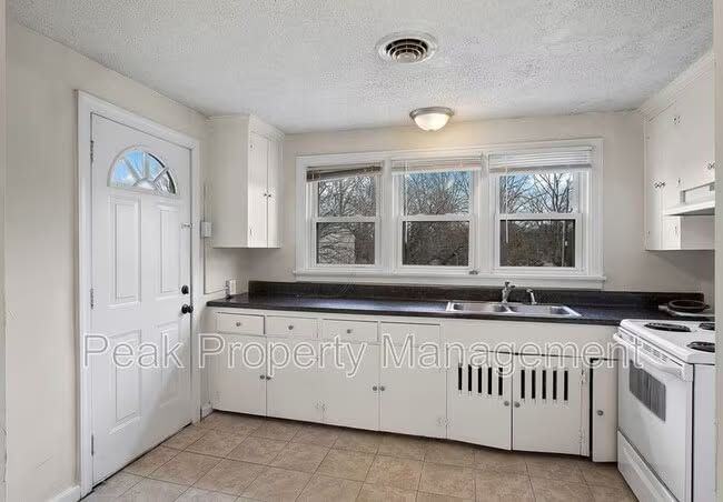 4913 Chamberlayne Ave - Photo 6 of 13