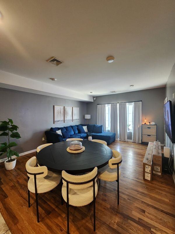 245 W Grand St - Photo 2 of 19