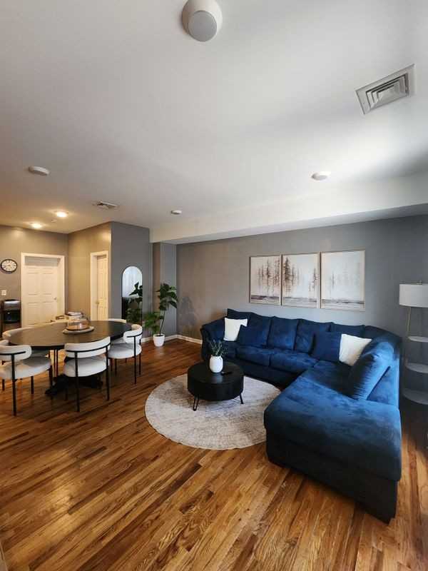 245 W Grand St - Photo 6 of 19