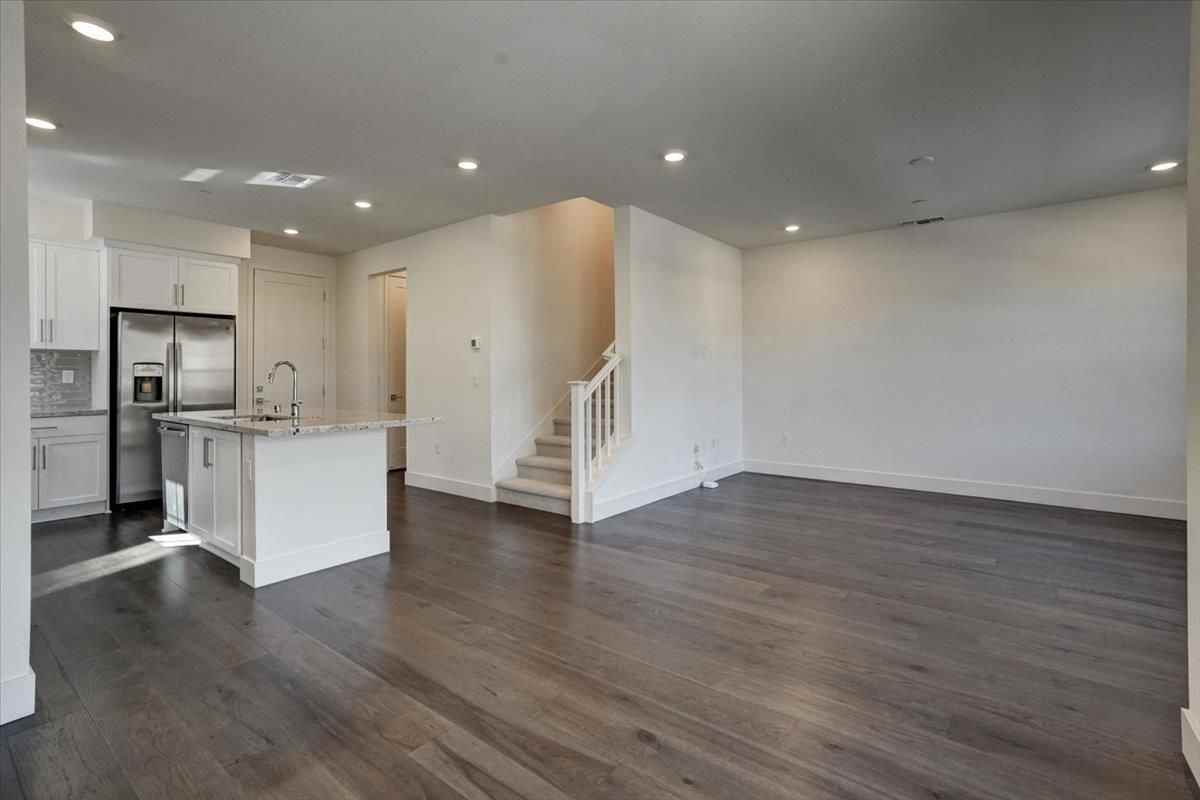 12101 Almeria Way - Photo 5 of 28