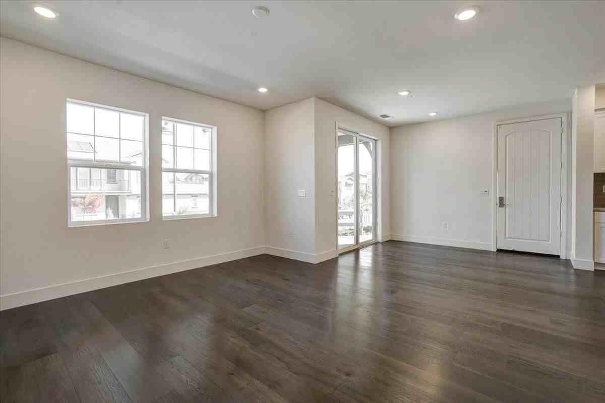 12101 Almeria Way - Photo 6 of 28