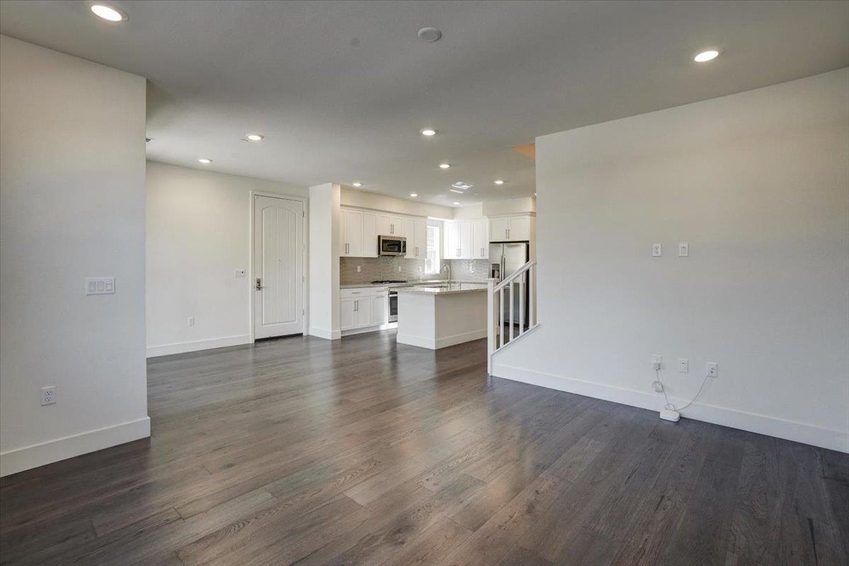 12101 Almeria Way - Photo 7 of 28