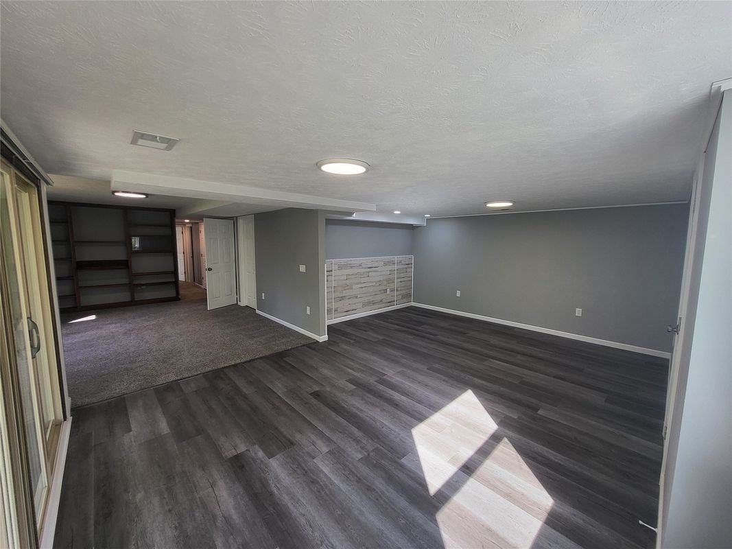 1294 Carmont Dr - Photo 2 of 12