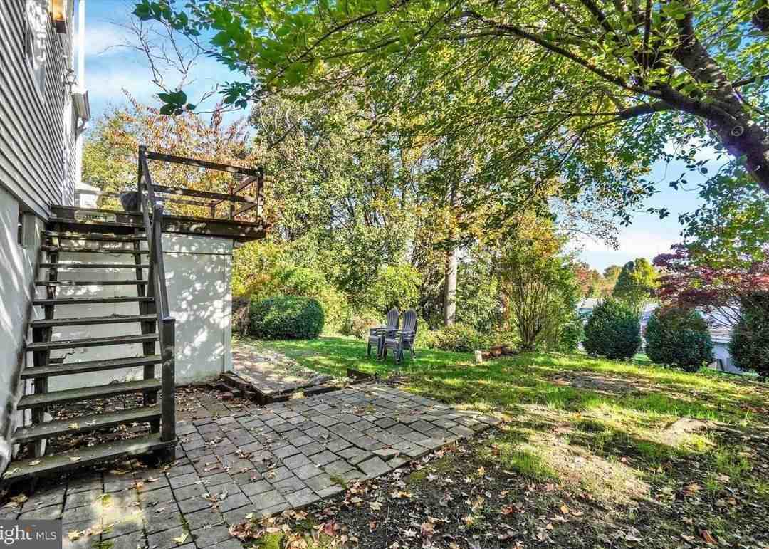 1327 Hill St - Photo 2 of 10