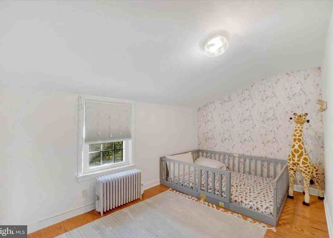 1327 Hill St - Photo 5 of 10