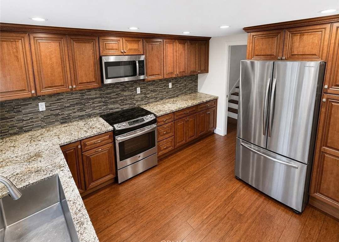 14222 Enfield Cir - Photo 7 of 34