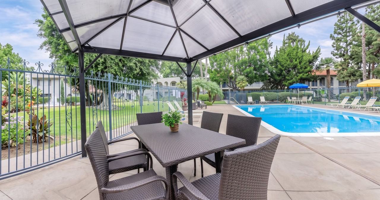 Vio Cerritos - Photo 2 of 19