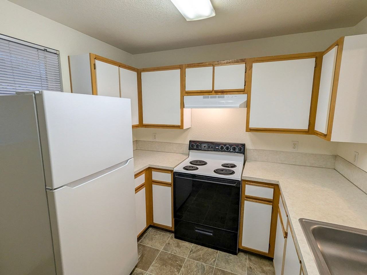 North Salem Apartment Complex With Washer/Dryer! ~ Camelot - Photo 5 of 17