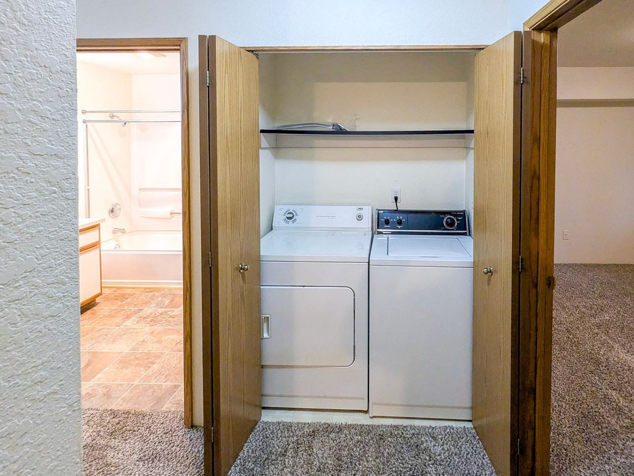 North Salem Apartment Complex With Washer/Dryer! ~ Camelot - Photo 7 of 17