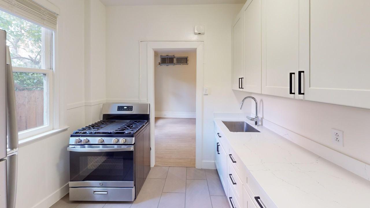 947 Bush Street - Photo 5 of 15