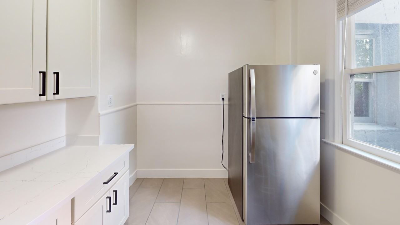 947 Bush Street - Photo 7 of 15