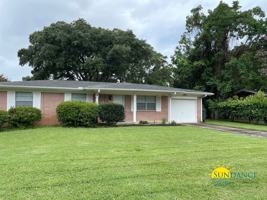 featured image of 11 Oak Ln