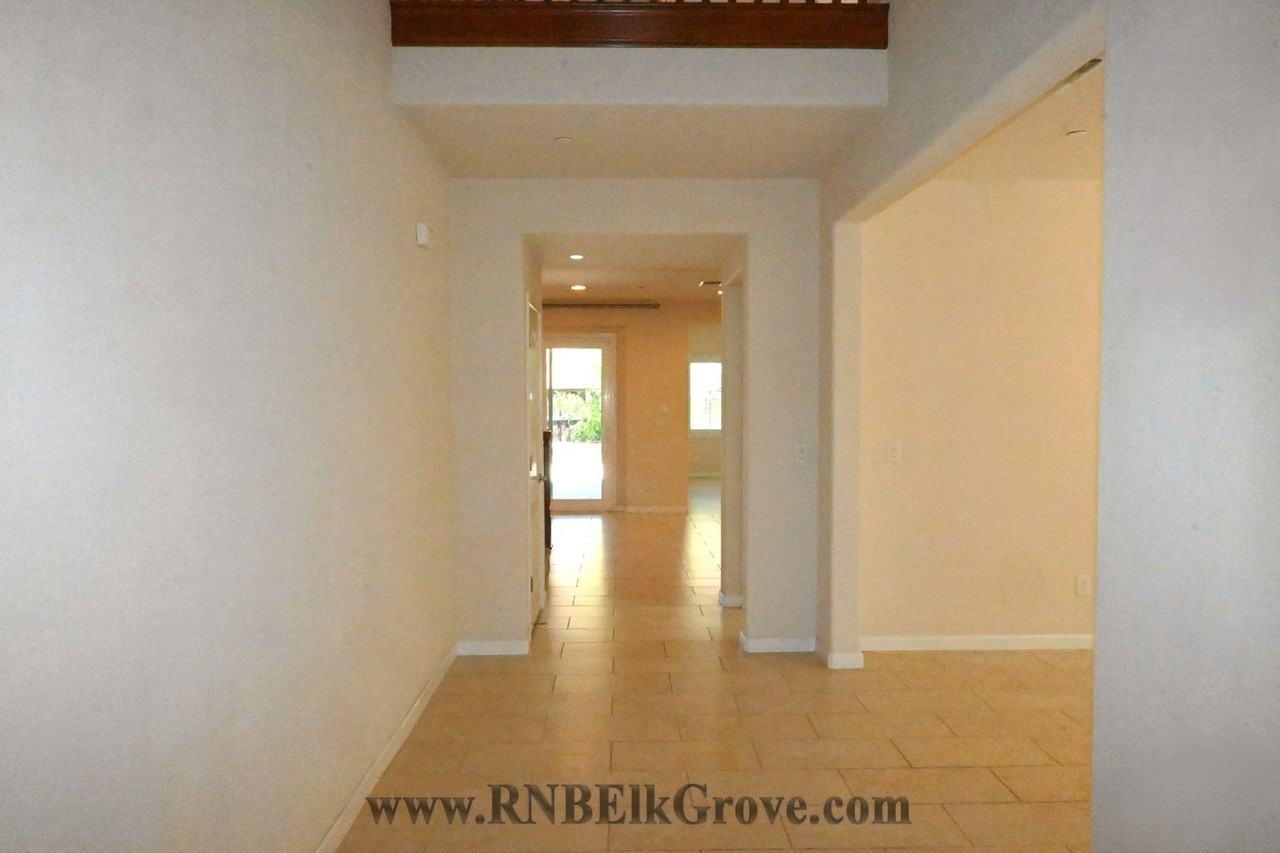 8280 Columbo Cir - Photo 3 of 32