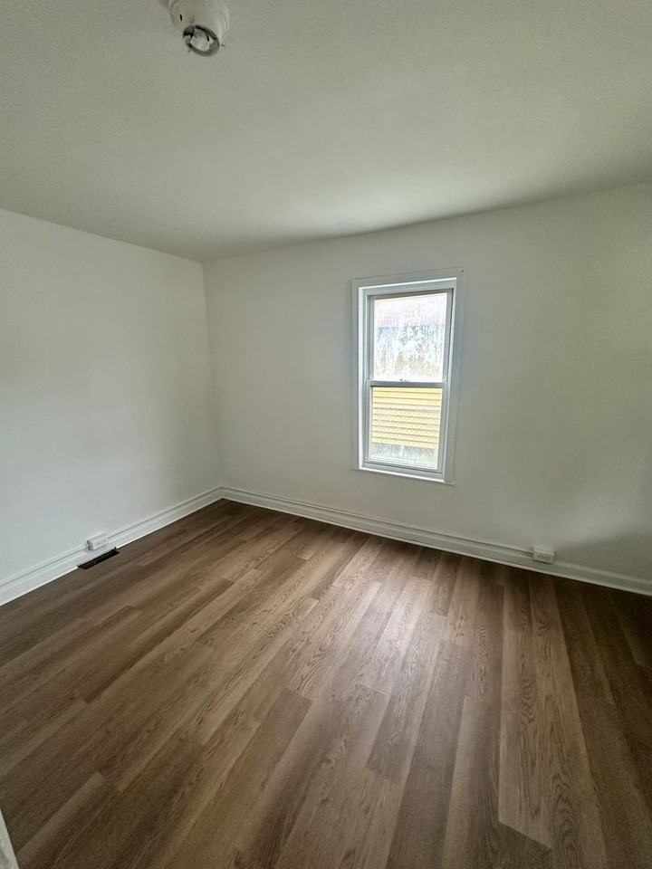 3239 Marne Ave - Photo 4 of 17