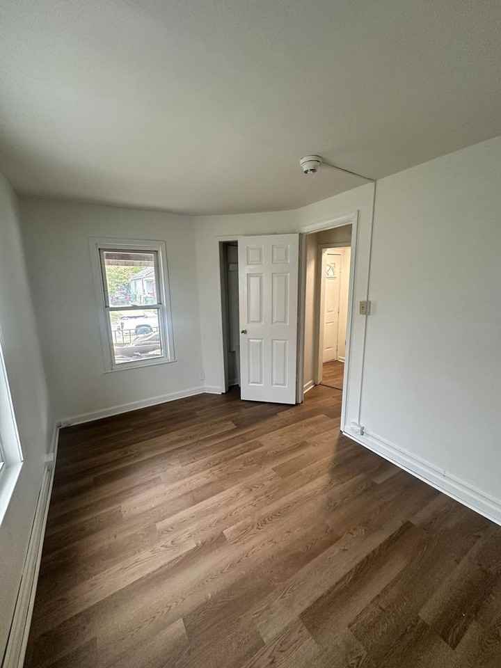 3239 Marne Ave - Photo 5 of 17