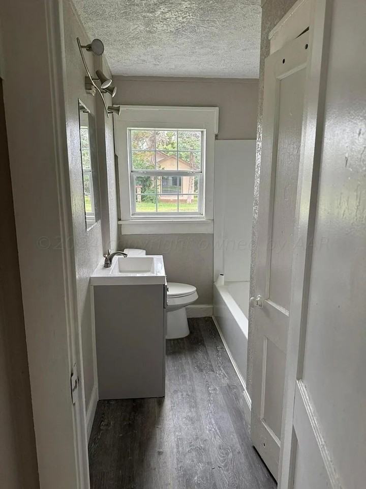4011 S Harrison St - Photo 3 of 7