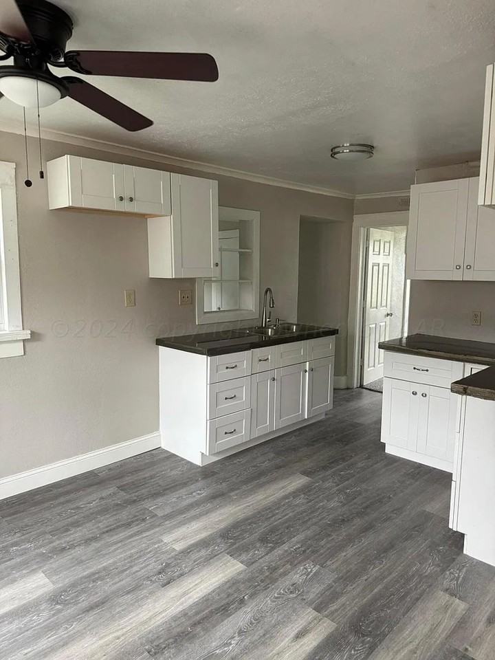 4011 S Harrison St - Photo 4 of 7