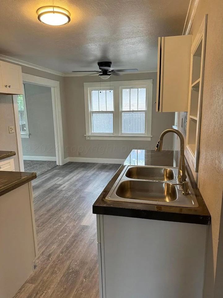 4011 S Harrison St - Photo 5 of 7