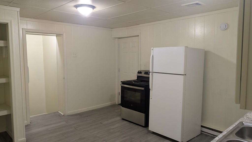614 Centre St - Photo 2 of 7