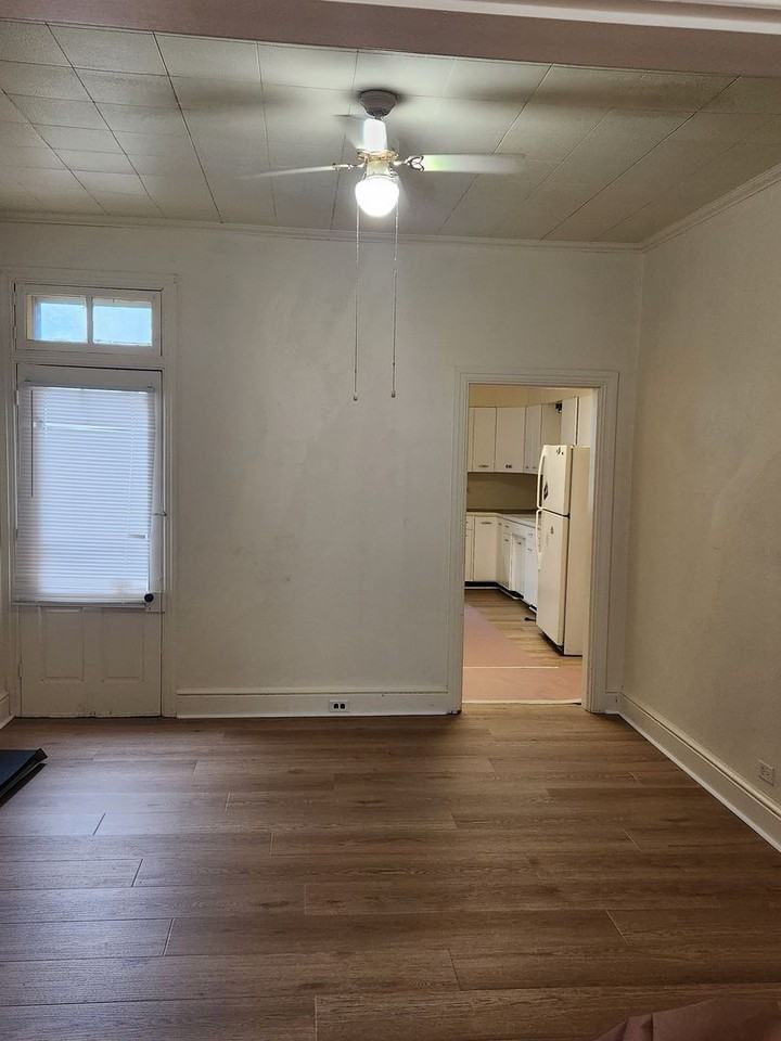 582 W King St - Photo 3 of 10