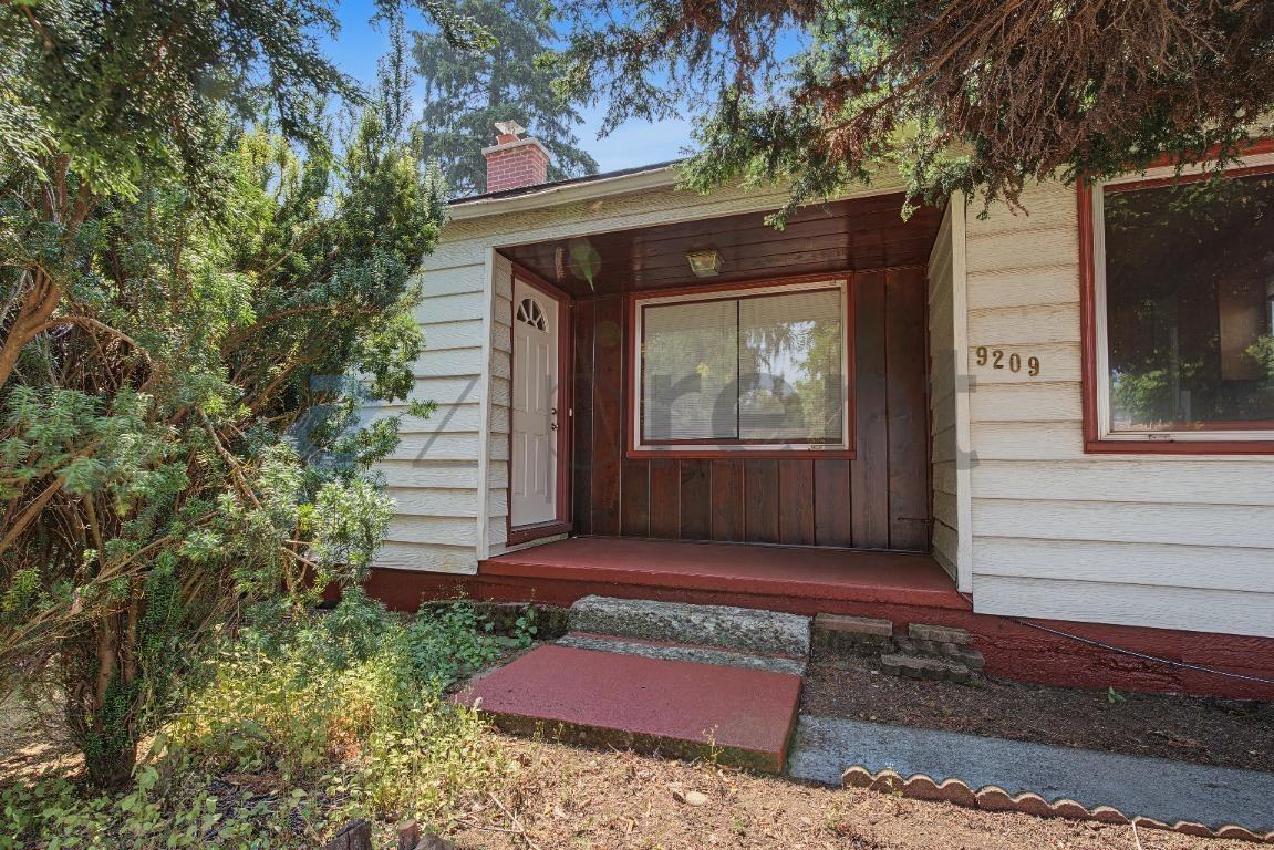 9209 Ne 76th St - Photo 5 of 17