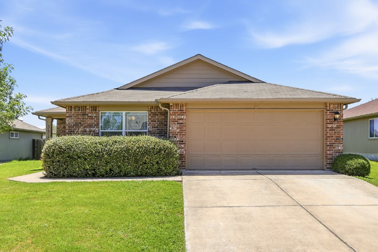 351 Musgrav - Photo 2 of 22