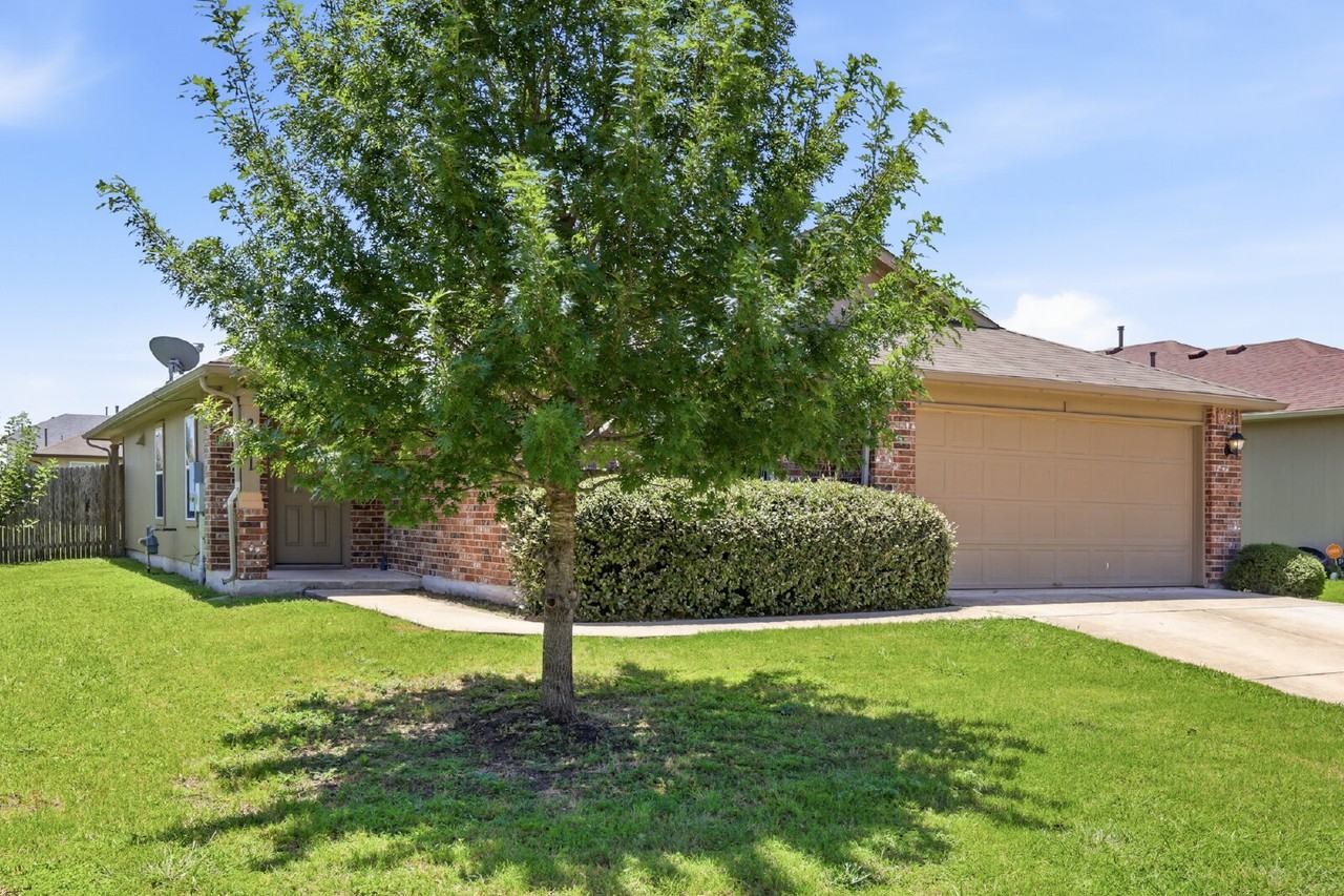 351 Musgrav - Photo 3 of 22