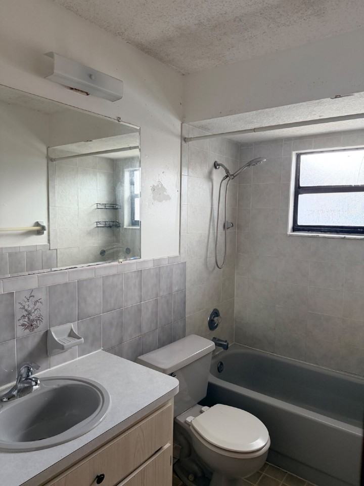 12080 Beck St - Photo 5 of 10