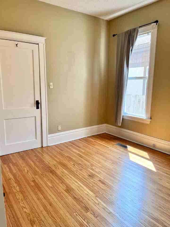 1741 Van Buren Ave - Photo 3 of 18