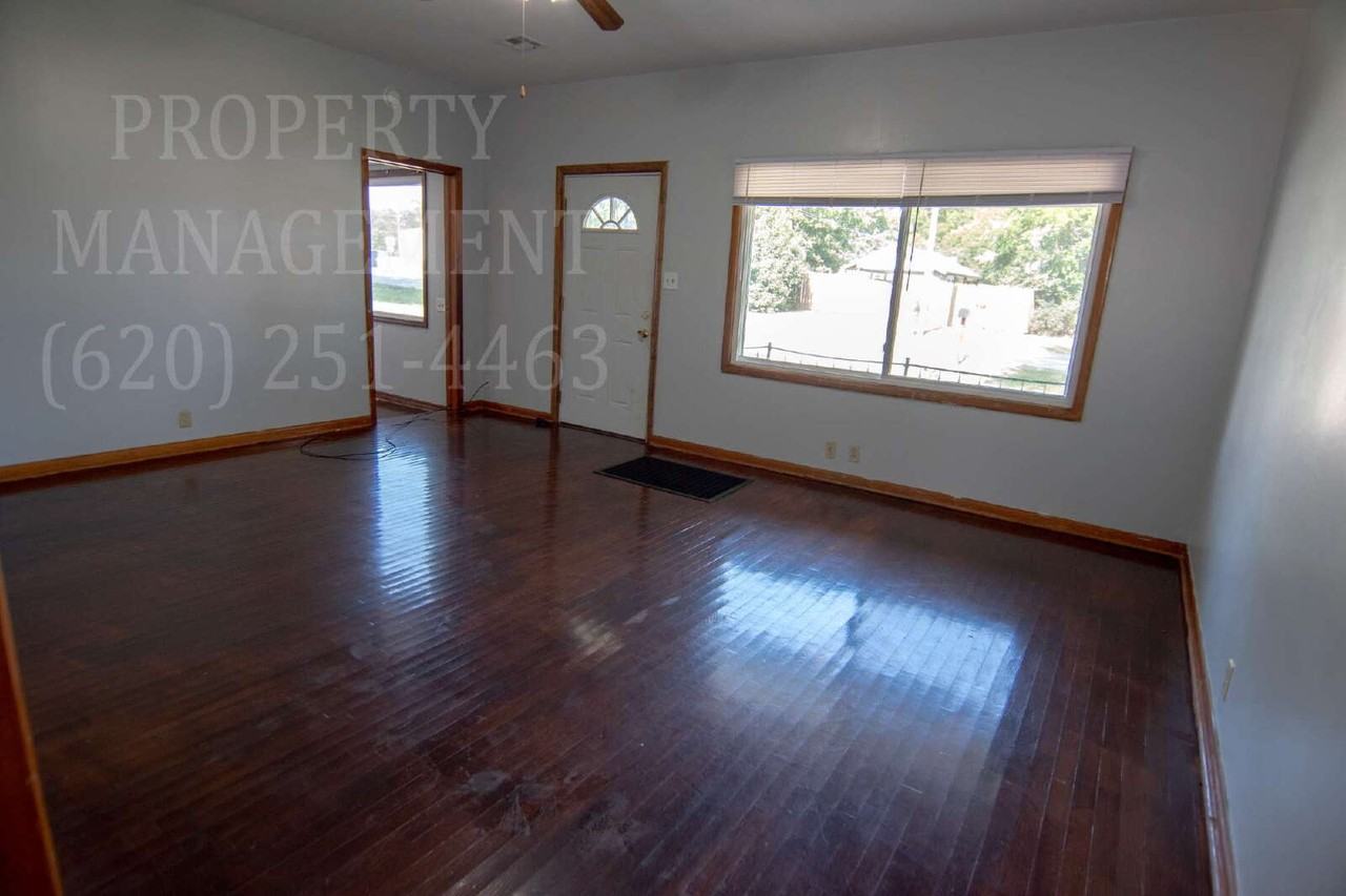 812 Siggins St - Photo 4 of 11