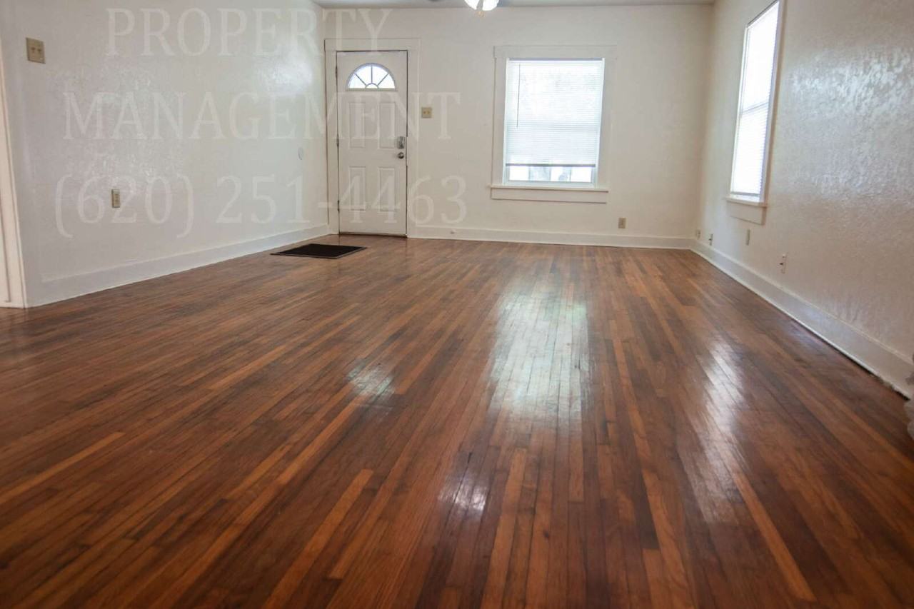 1407 W 6th St - Photo 3 of 11