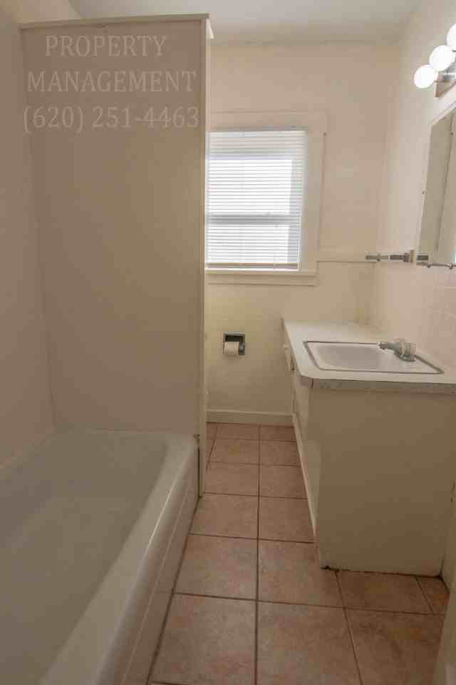 1407 W 6th St - Photo 4 of 11