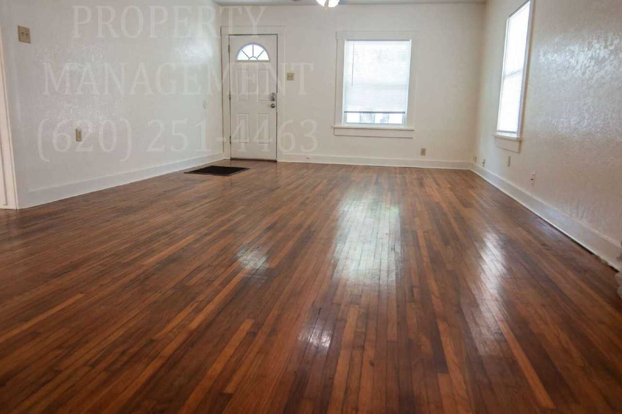 1407 W 6th St - Photo 6 of 11