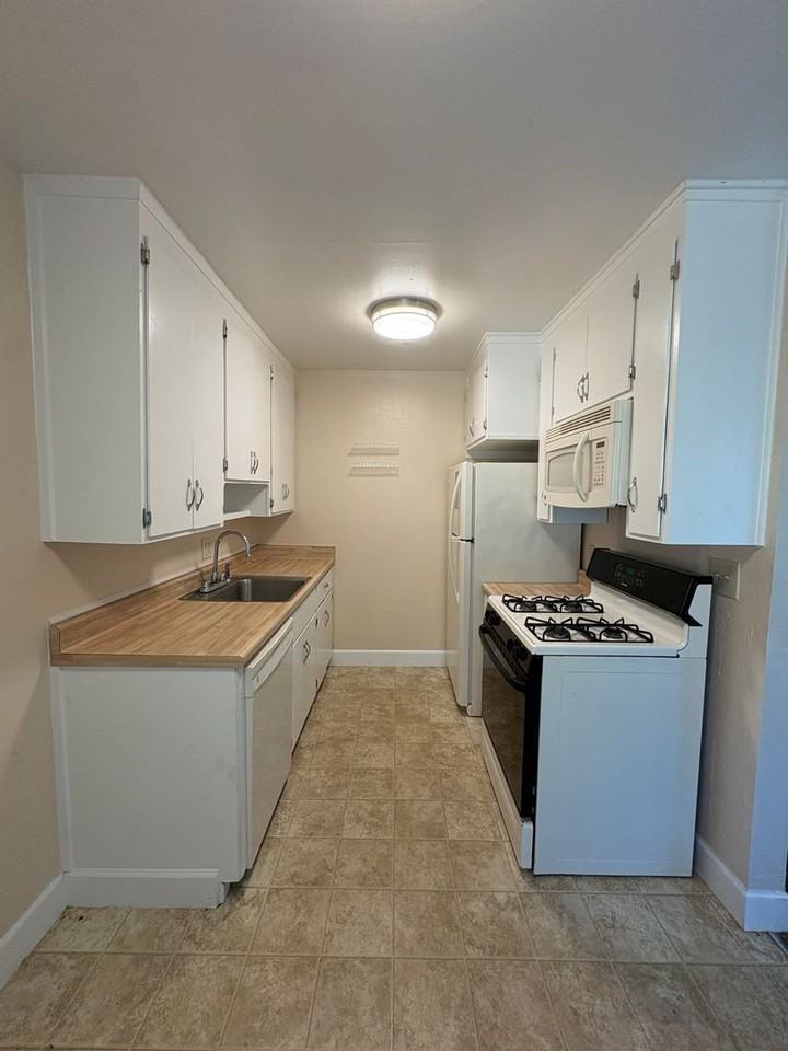 River's Bend Apartments - Photo 7 of 17