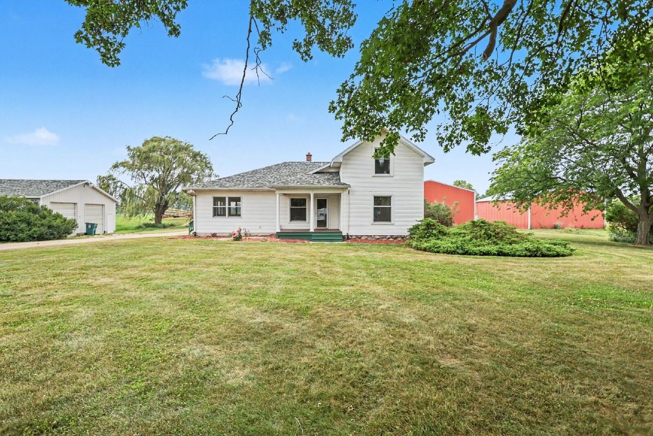 5050 Maple Grove Rd - Photo 2 of 25