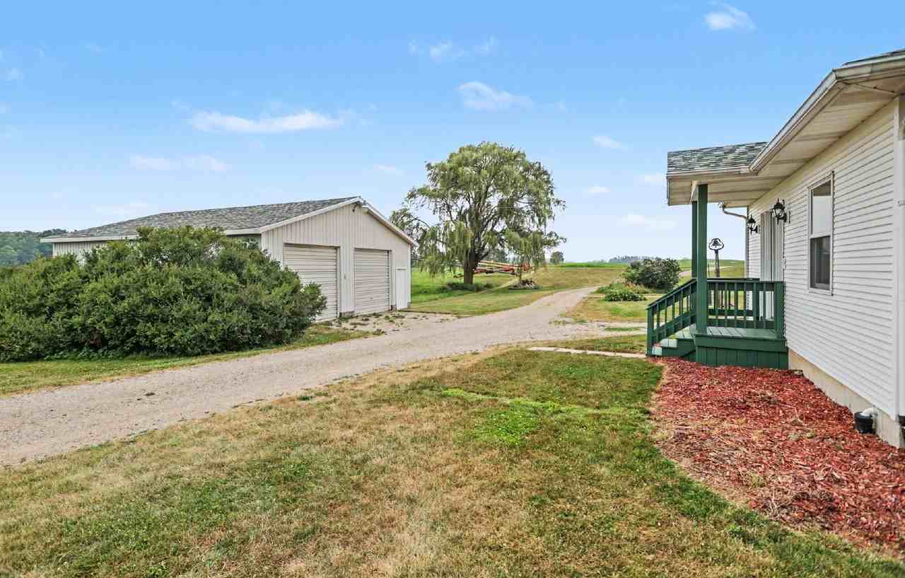 5050 Maple Grove Rd - Photo 5 of 25